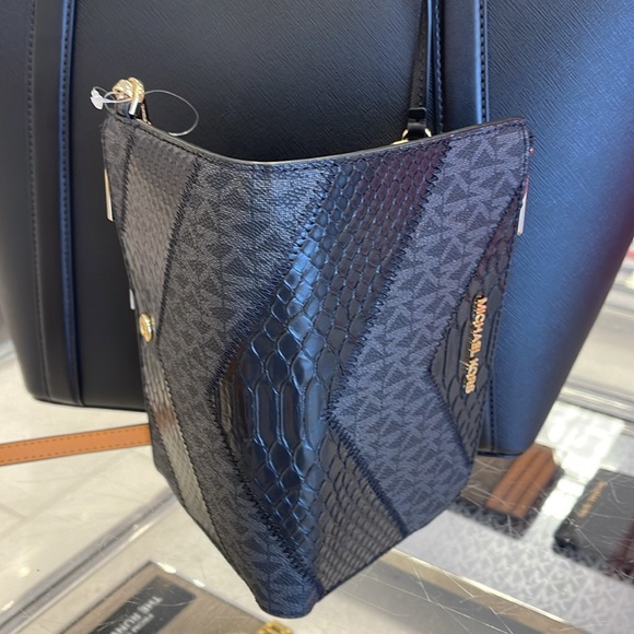 MICHAEL KORS JST LG DOUBLE ZIP WRISTLET WALLET PHONE HOLDER 
BLACK MULTI 
NWT - Picture 14 of 16